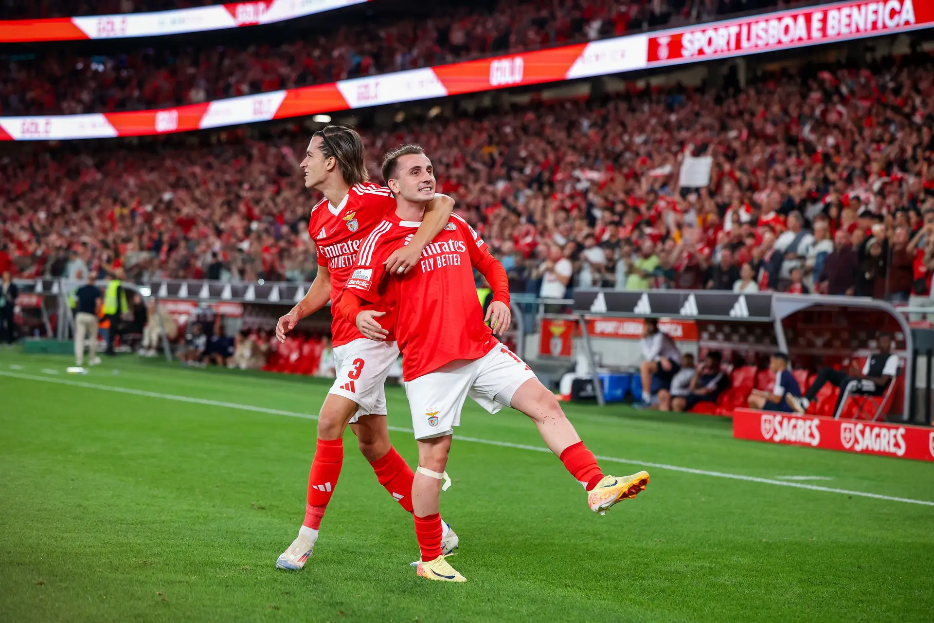 Sem tratar pelo nome, há um jogador do Benfica que tem uma relação séria com o golo