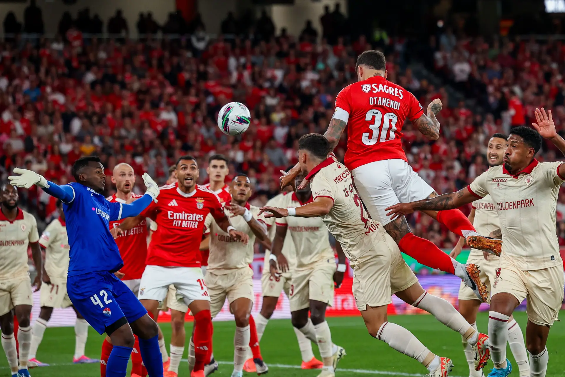 Sem tratar pelo nome, há um jogador do Benfica que tem uma relação séria com o golo