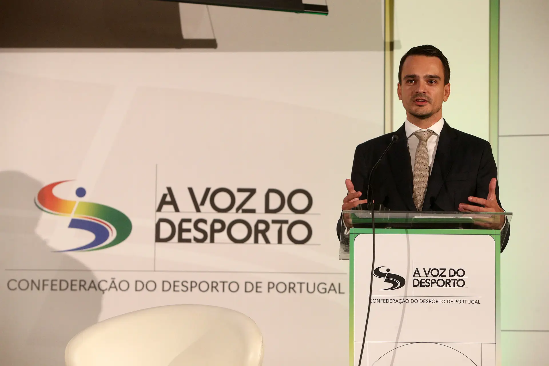 O desporto em Portugal tem “menos dinheiro real hoje do que tinha em 1996” e sofre de uma “crescente elitização”
