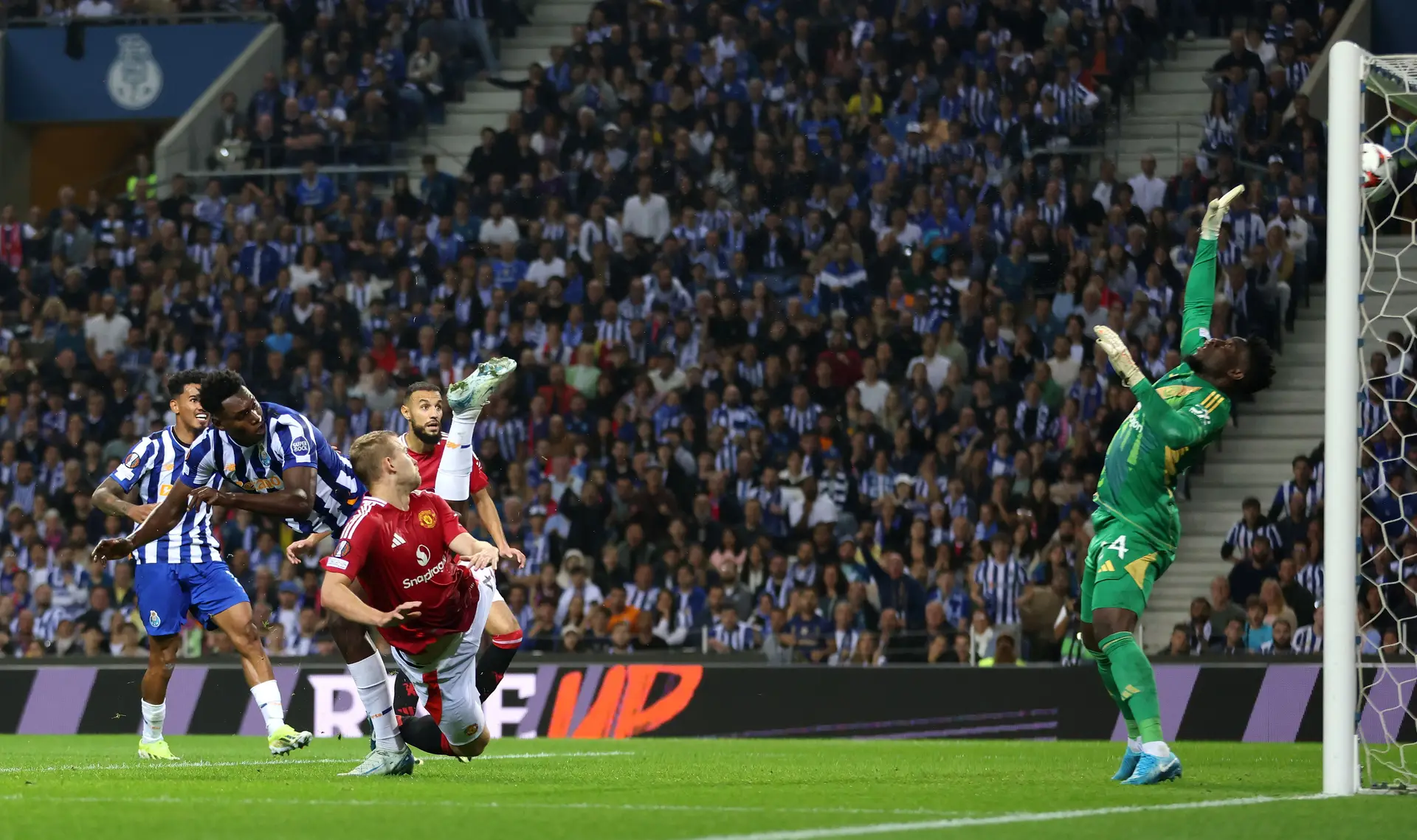 A montanha-russa do Manchester United anula o sorriso do terramoto Samu e empata o FC Porto