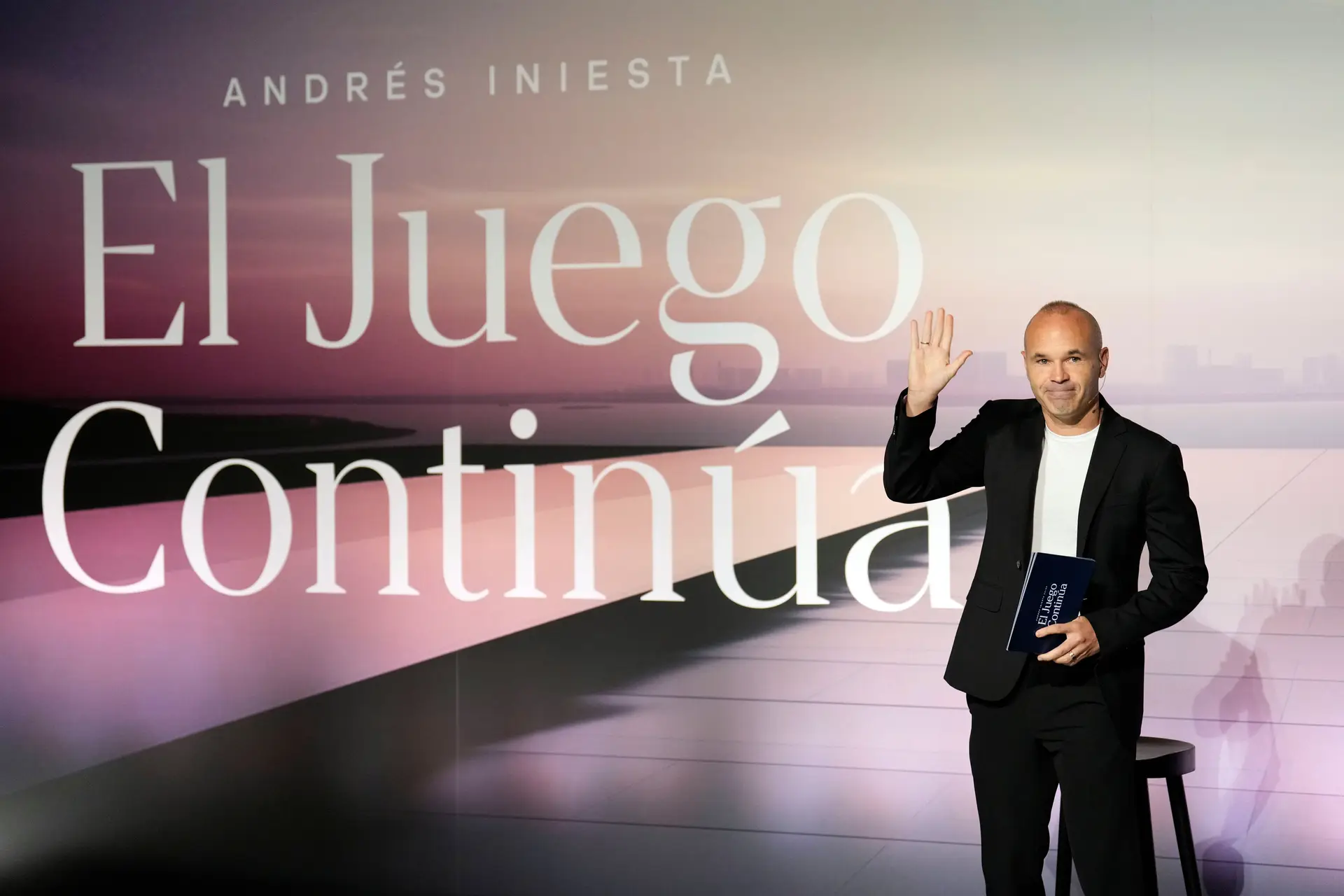 “Permitam-me que me emocione hoje”, pediu Andrés Iniesta no dia da despedida. O próximo passo será ser treinador