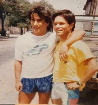 João, com 17 anos, e um dos irmãos