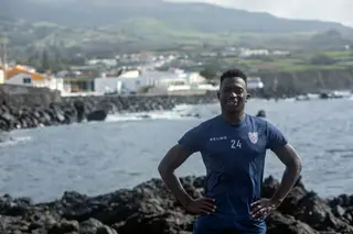 Mamadu Candé fotografado nos Açores na semana em que foi entrevistado por Tribuna