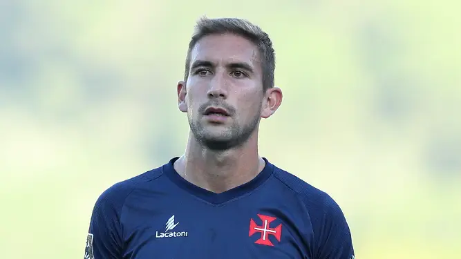 “No balneário, começámos a ouvir gemidos e sons estranhos. Era um jogador na sanita a ver pornografia no telemóvel, ligado à coluna de som”