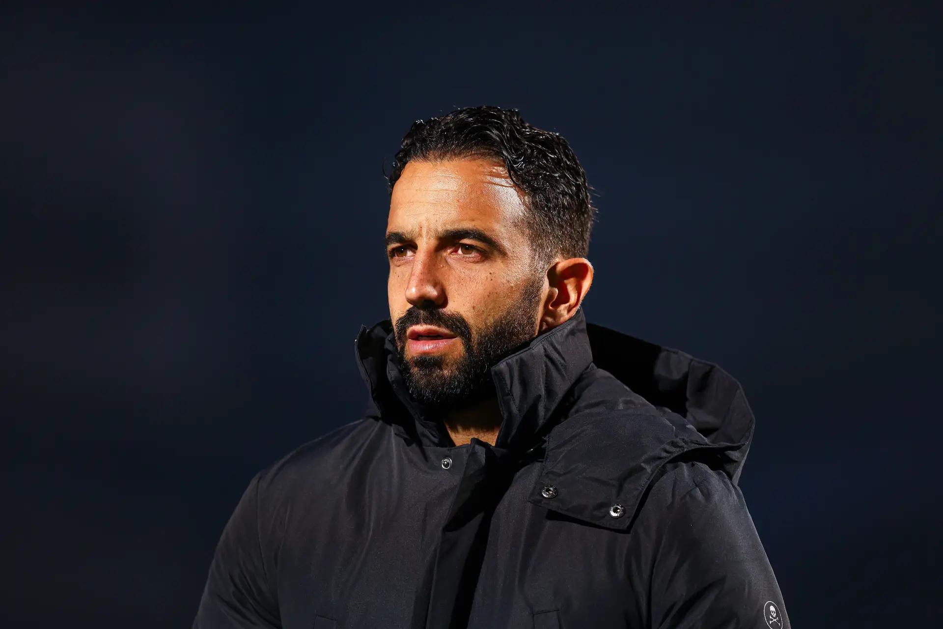 Diretor do grupo que controla o Manchester United confirma a contratação de Rúben Amorim, mas Sporting nega acordo