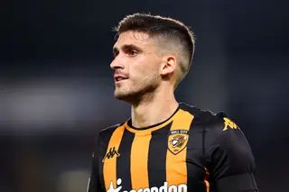 Em 2023, o lateral esquerdo regressou ao Championship, para jogar no Hull City