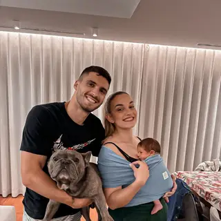 Rúben com a mulher o filho e o cão