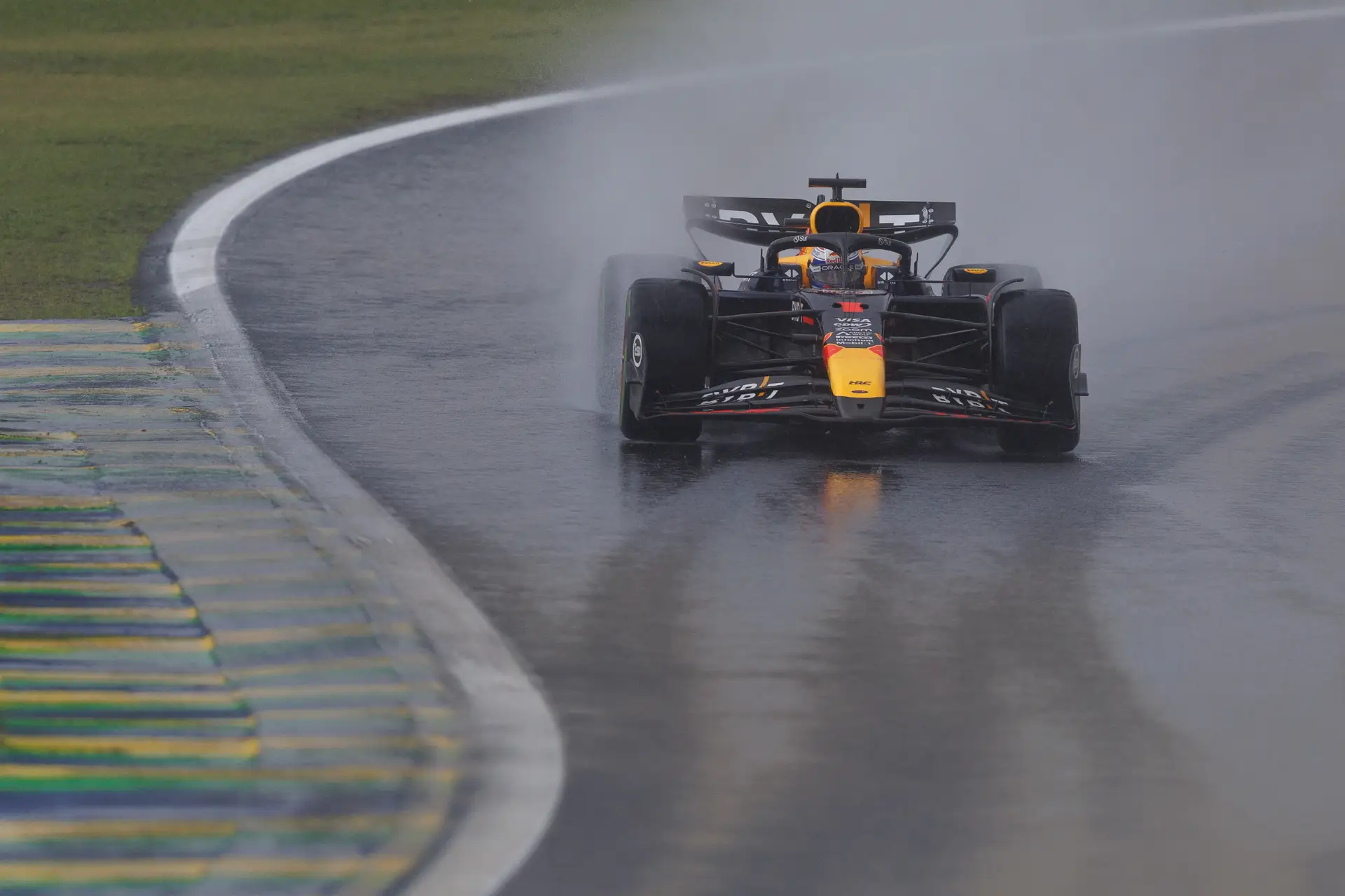 Max Verstappen vence GP do Brasil após largar da 17.ª posição