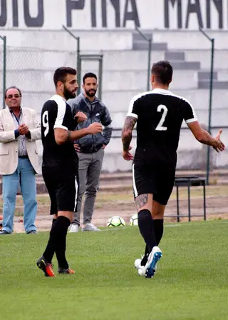 Gonçalo Gregório (à esquerda) num jogo pelo Casa Pia AC, sob o olhar de Rúben Amorim (no fundo)