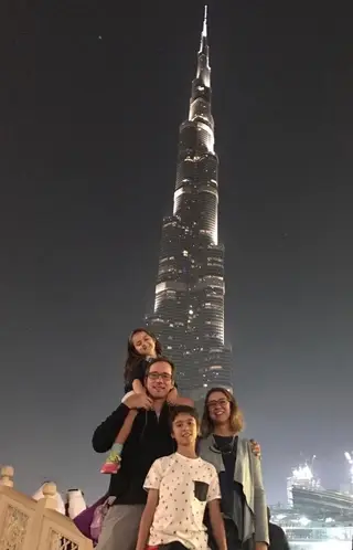Alexandre Santos com a mulher e os dois filhos
