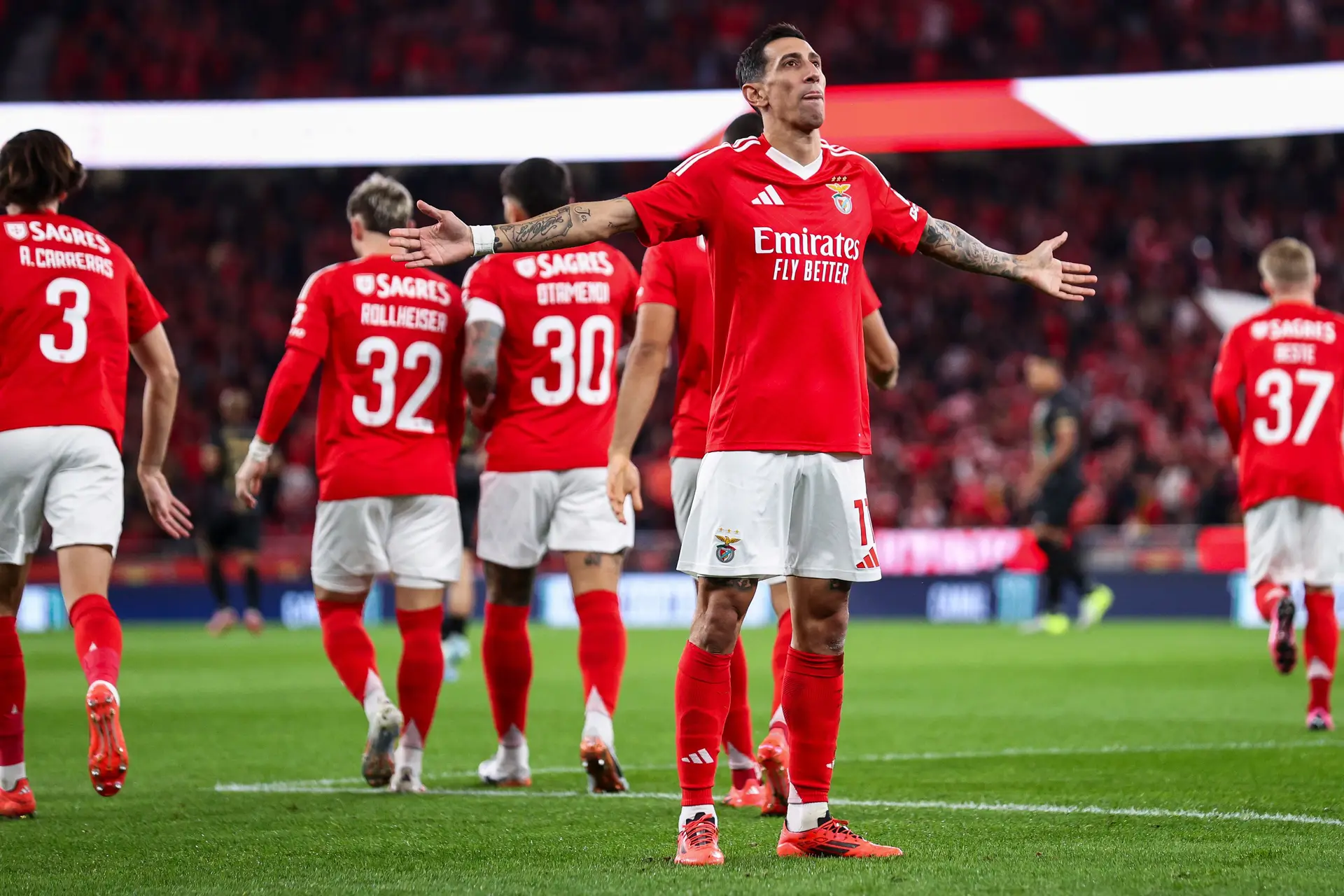 Di María faltou ao Consílio dos Deuses para estar na Luz a representá-los (a crónica do Benfica-Estrela)