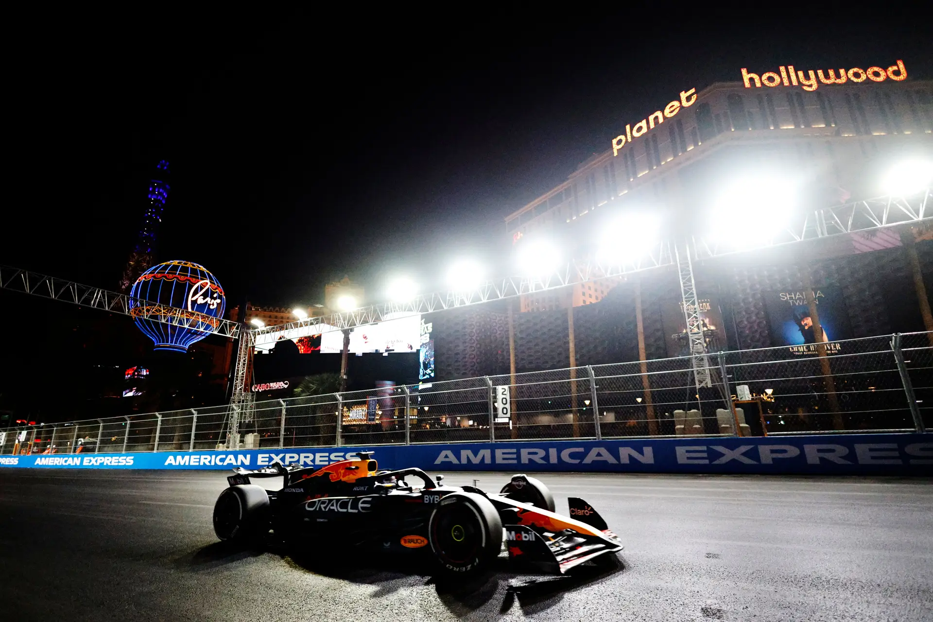 Max Verstappen sagra-se campeão mundial de Fórmula 1 pela quarta vez consecutiva