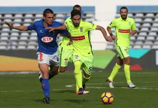 Xavier (no centro) em luta com João Palhinha, num Belenenses-Marítimo de 2016