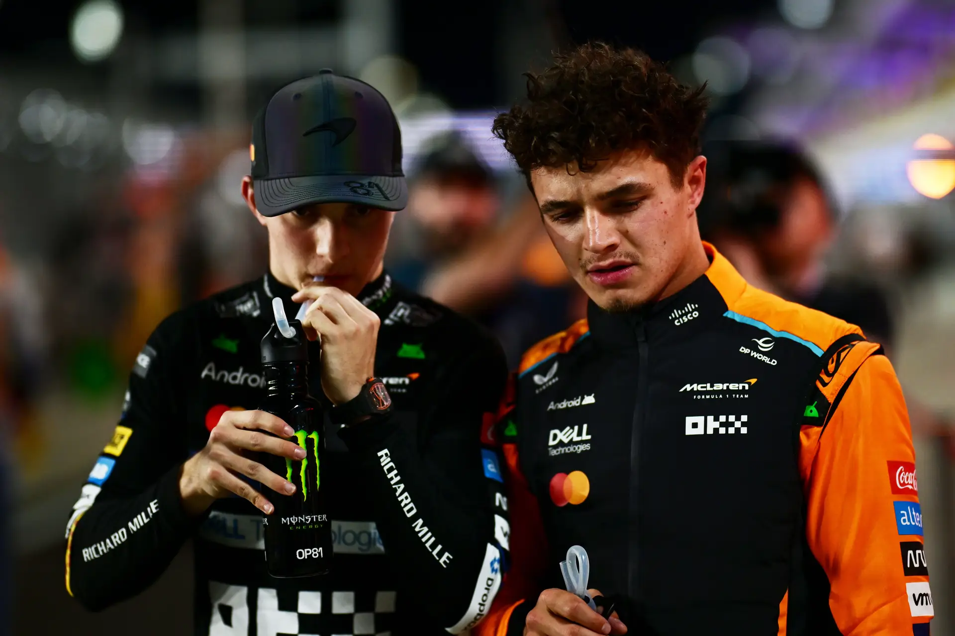 Lando Norris desobedeceu à equipa, quis devolver a gentileza a Oscar Piastri e ofereceu-lhe a vitória na corrida ao sprint no Catar
