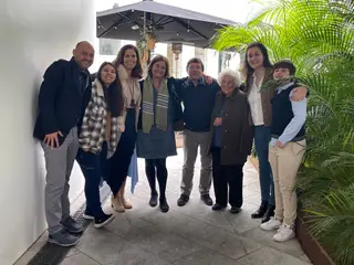 Rui Mota, Claudia (irmã), Dora (esposa), Luísa (mãe), Miguel (pai). Tininha (avó), Maria (cunhada) e Tiago (filho)