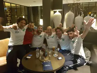 Equipa técnica do Al Fateh, em 2016. Ricardo Pereira (treinador de guarda-redes), Ramon (tradutor), João (analista), Rui (adjunto), Sá Pinto (treinador) e Guilherme Gomes (preparador físico)