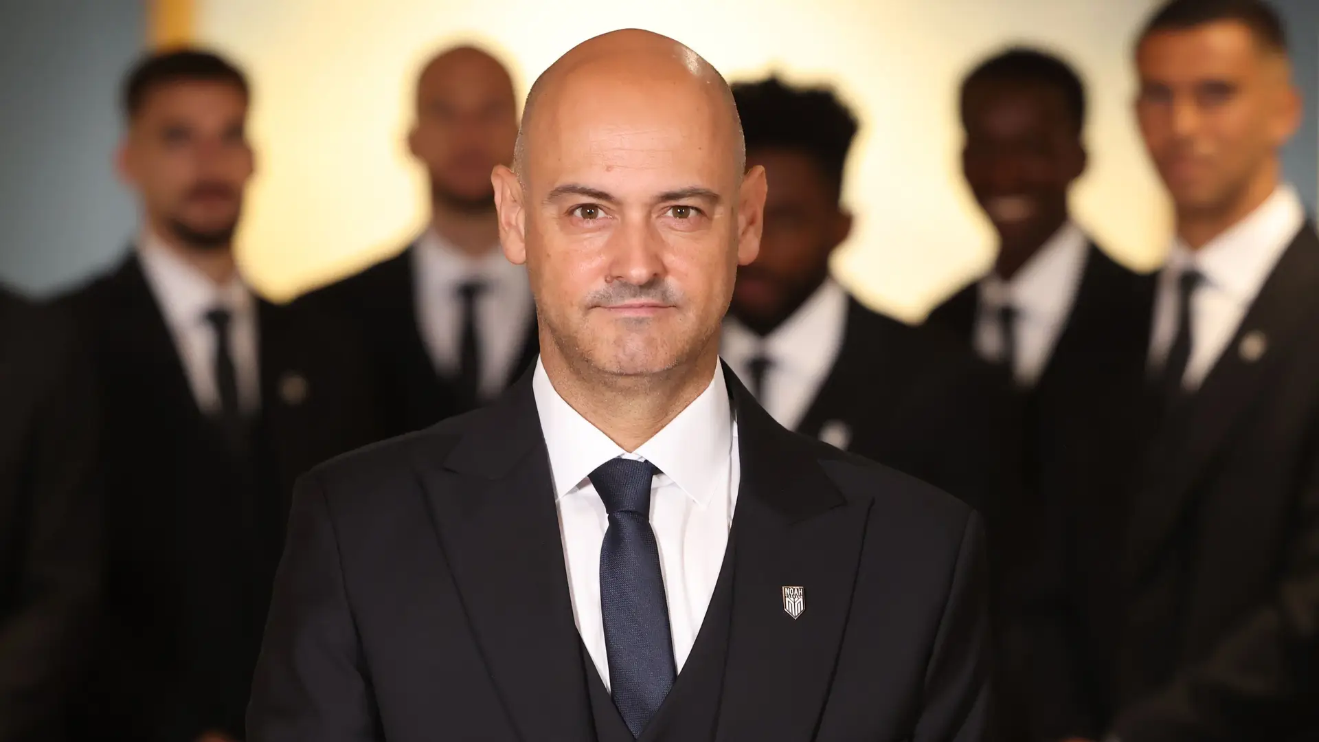 “No Vasco da Gama, estava a montar o treino e vejo 20 indivíduos a saltar os muros para pedir satisfações. O Sá Pinto foi na direção deles”