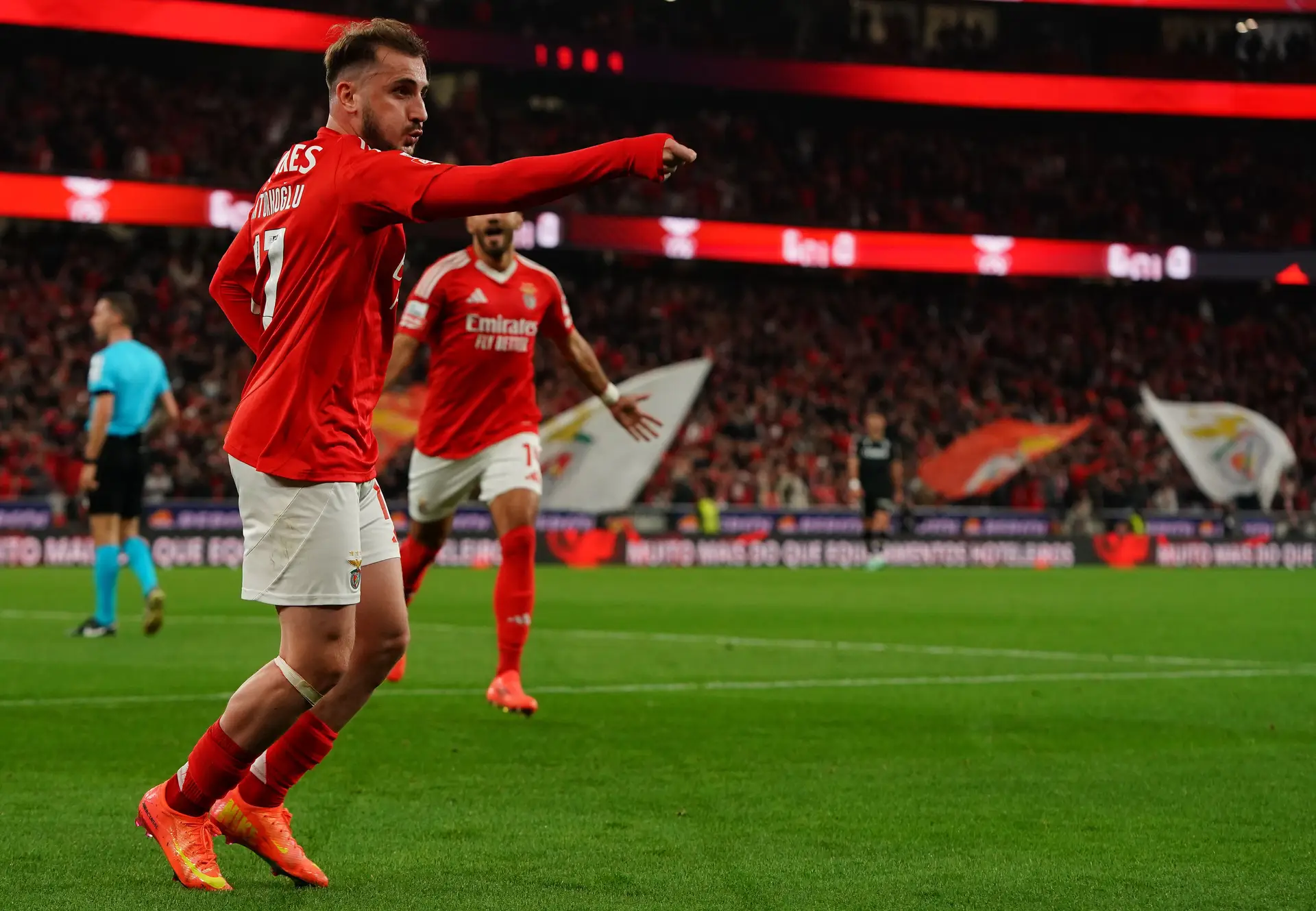 Os serviços mínimos do Benfica não atrasaram o comboio da recuperação