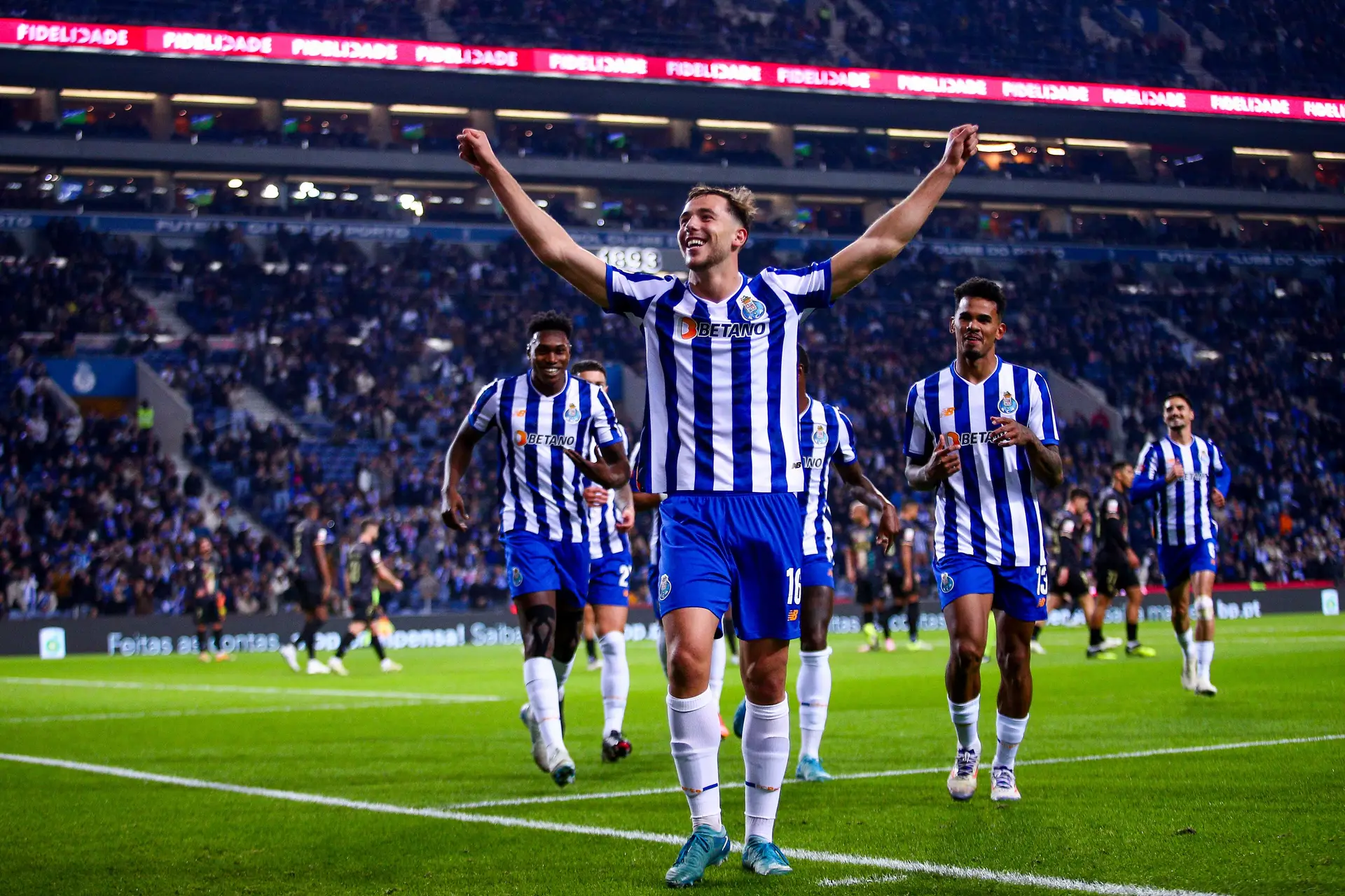 FC Porto pagou um total de 10,45 milhões em comissões na venda de Nico e Galeno, Jorge Mendes ficou com a fatia maior