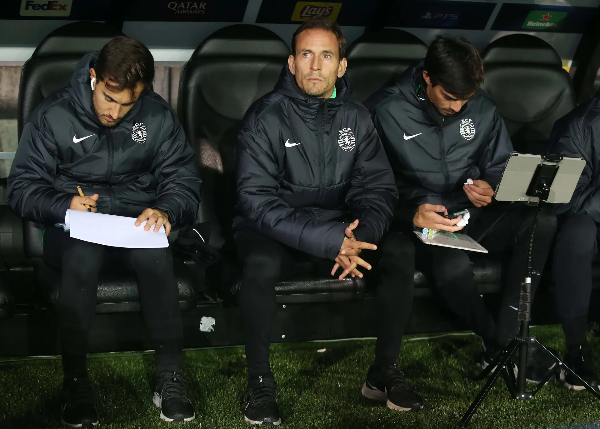 Desconstruindo mitos sobre os treinadores e os tablets no futebol: “Se é possível transmitir imagens para o banco, por que não fazê-lo?”