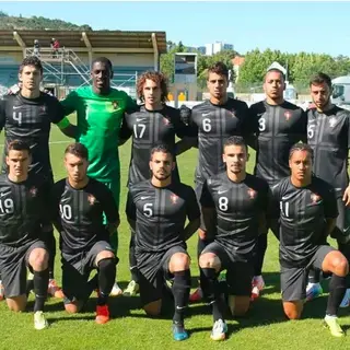 Bruno (2.º atrás à esquerda) com a seleção que foi ao Torneio de Toulon, em 2014