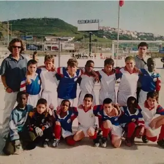 Bruno (1.º em baixo à esquerda) começou a jogar futebol no Ponte Frielas