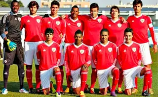 Bruno (1.º atrás à esquerda) com a equipa de sub-19 do Benfica