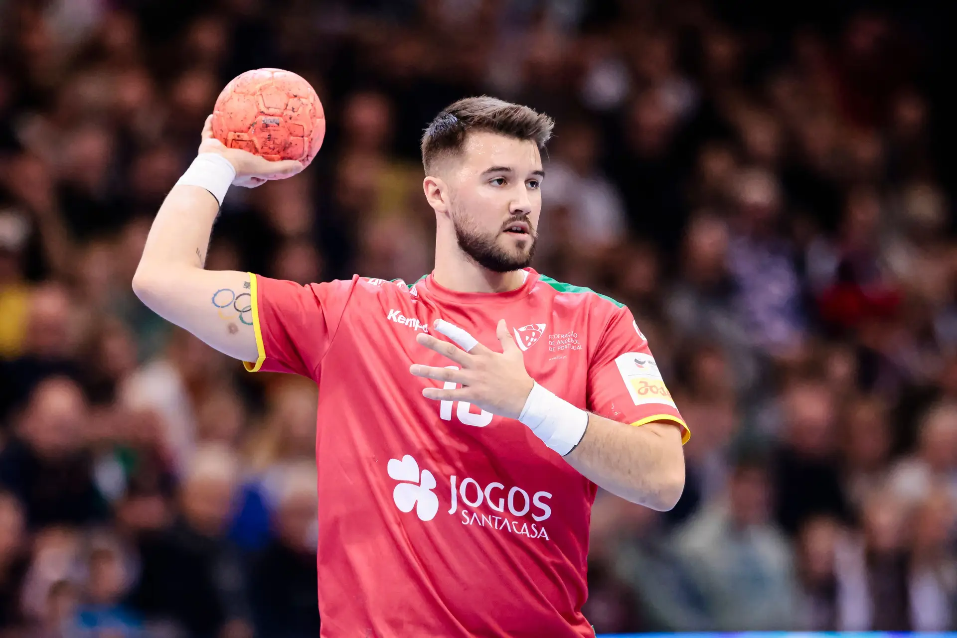 O teste foi há um ano, mas só agora Miguel Martins foi suspenso por doping, já com Portugal no Mundial de andebol