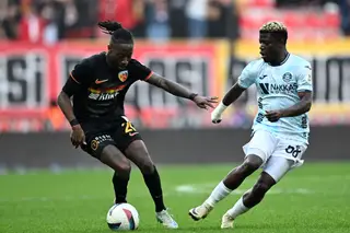 Esta já é a quarta época do extremo (à esquerda) ao serviço do Kayserispor