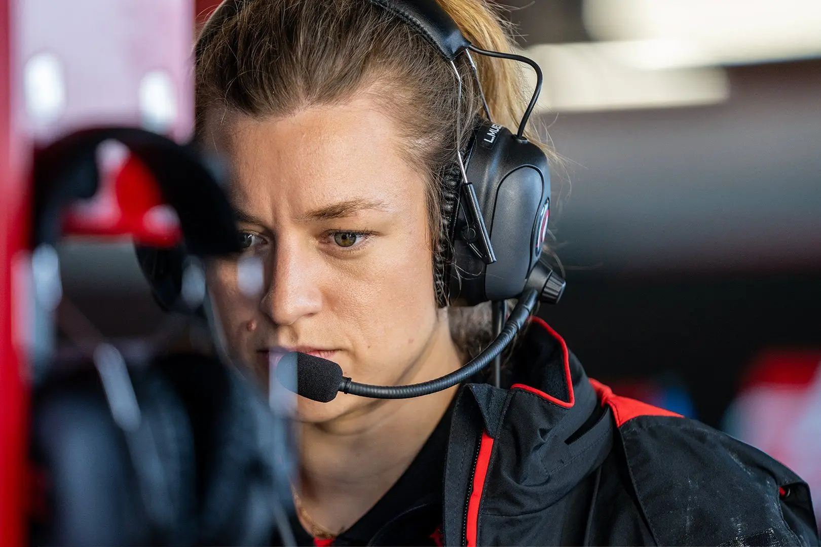 Em 2025 vamos ouvir a voz dela: Laura Müller será a primeira mulher engenheira de corrida da história da Fórmula 1