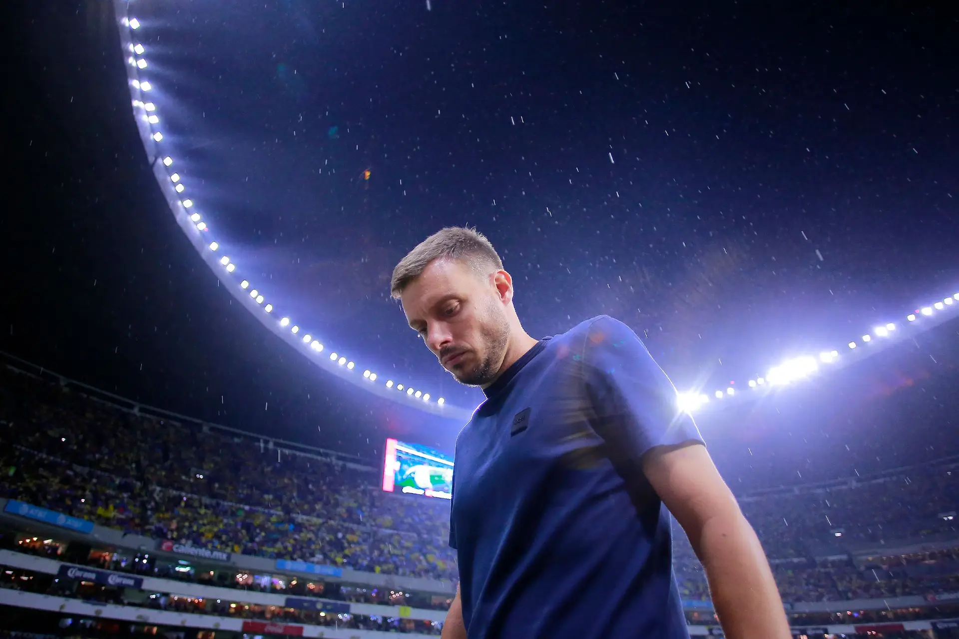 Martín Anselmi, o escolhido pelo FC Porto que vendeu a moto para ir ver Bielsa e fazia a mulher trepar árvores para filmar os seus jogos