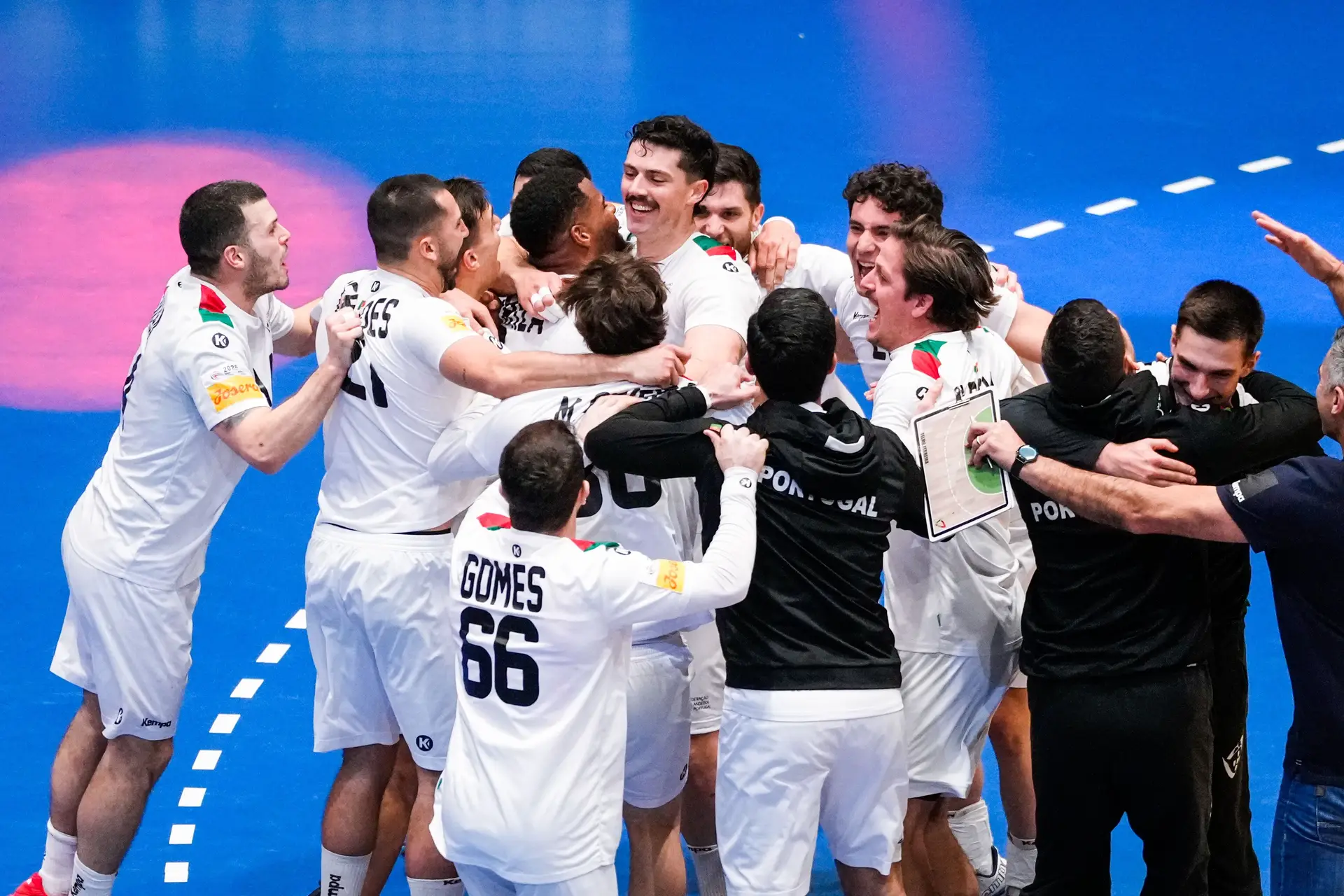 É 1 de dezembro de novo: Portugal bate Espanha pela primeira vez e está nos quartos de final do Mundial de andebol