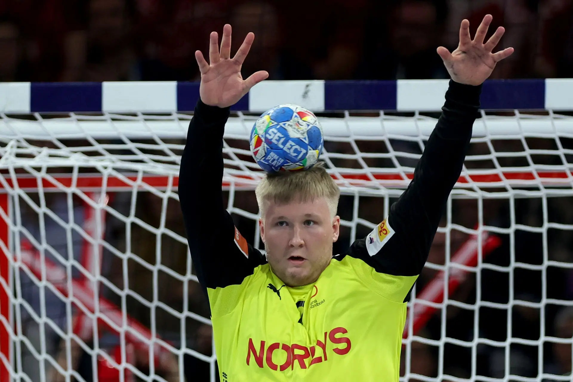 Emil Nielsen, a última (grande) barreira entre Portugal e a final do Mundial de andebol, viveu meses na escuridão e conhece a tragédia
