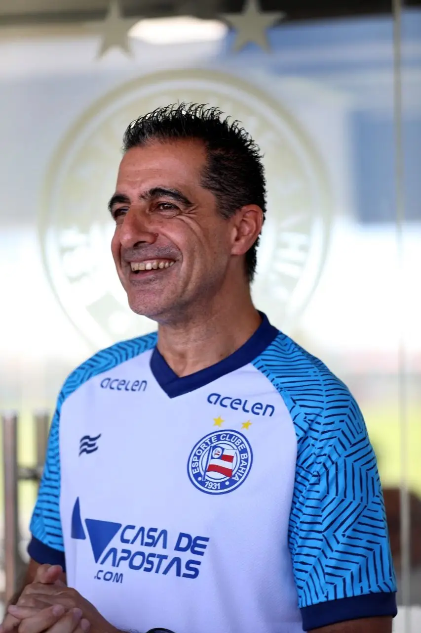 Em 2023, Renato Paiva aceita treinar o Bahia, no Brasil