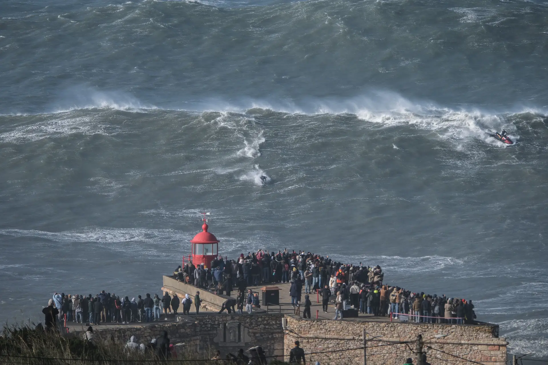 Não é desta que a única portuguesa dedicada à Nazaré vai competir por lá: “Usam as nossas ondas, deixam de lado quem construiu a história”