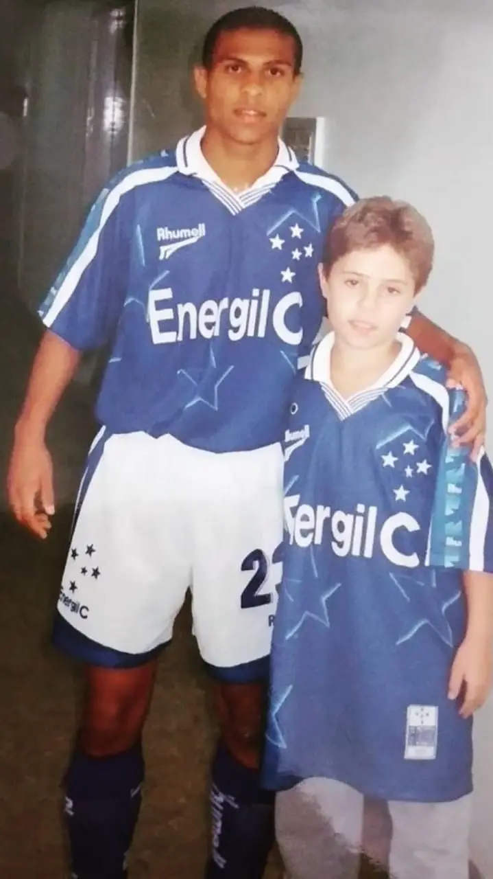 O avançado com um fã do Cruzeiro