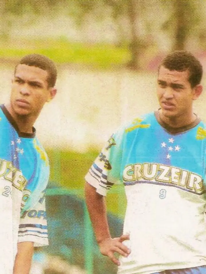 Em 2000, Geovanni (à esquerda) com o colega Cristian, no Cruzeiro