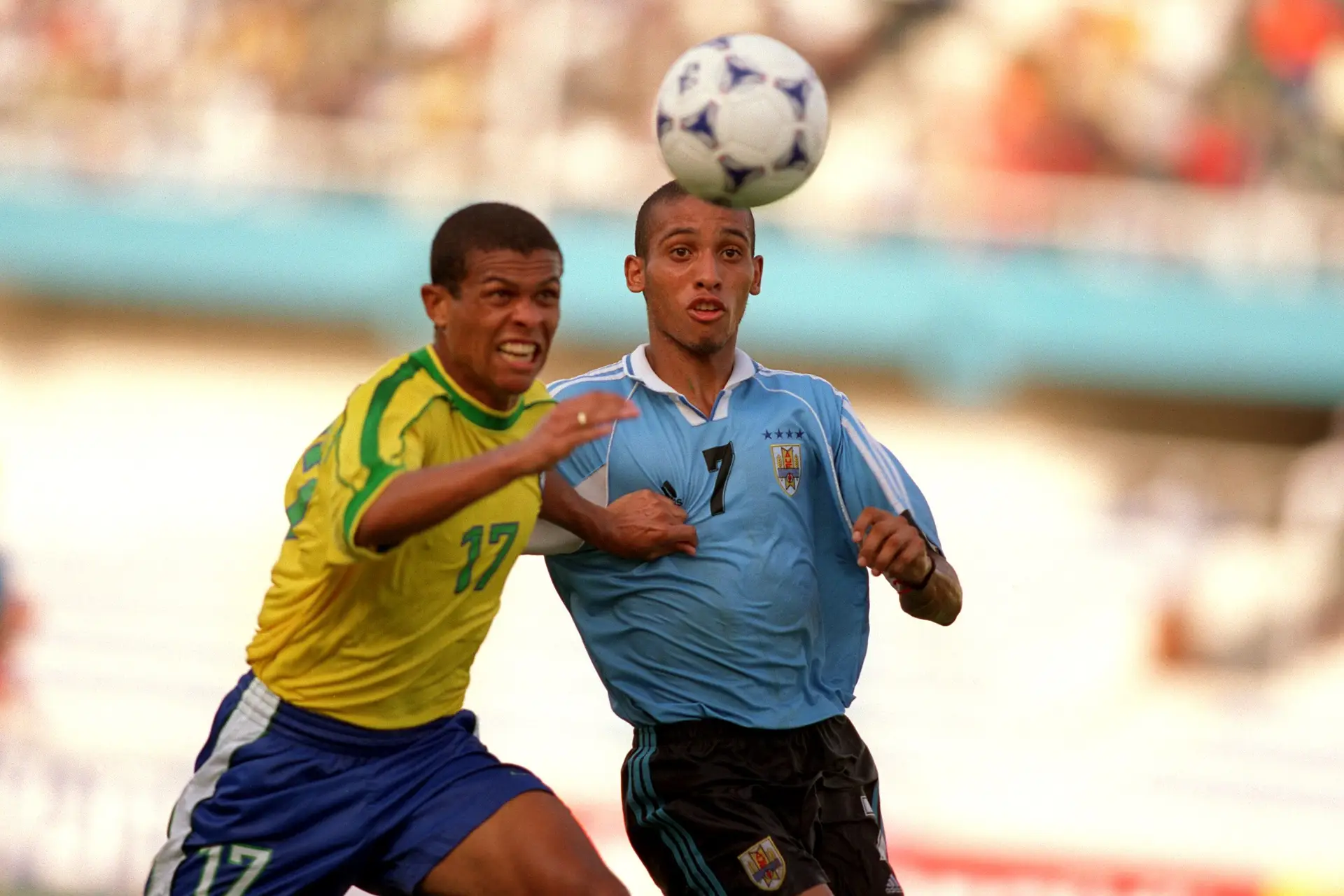 Geovanni (à esquerda) durante um jogo do Mundial de sub-20, em 1999