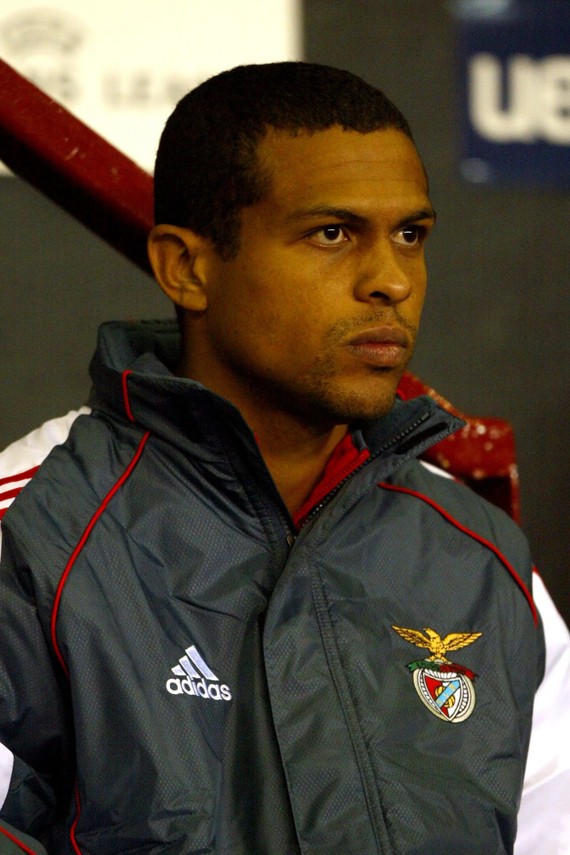 Em 2002/03, o avançado brasileiro foi emprestado ao Benfica, pelo Barcelona