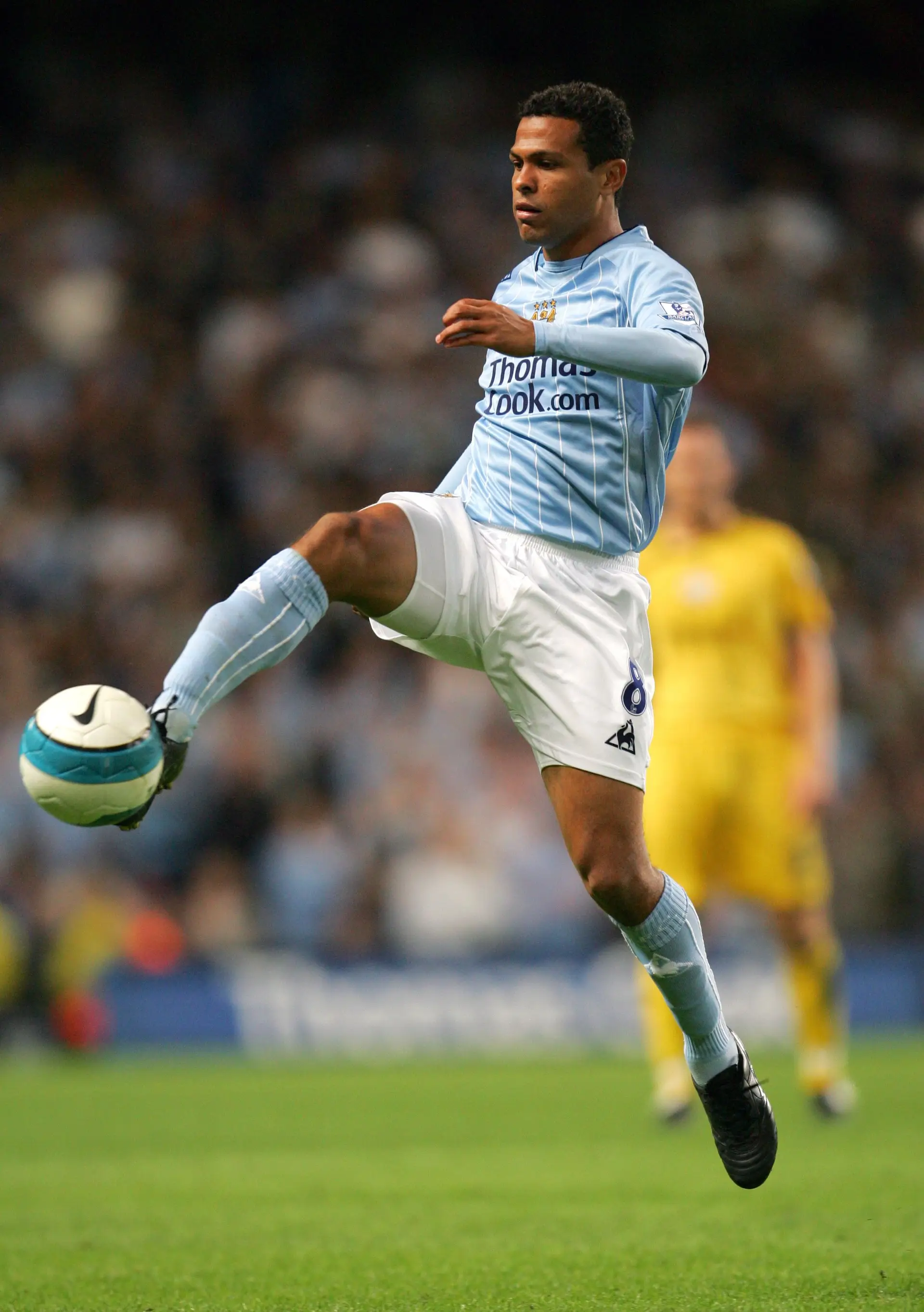 O avançado brasileiro jogou apenas uma época no Manchester City