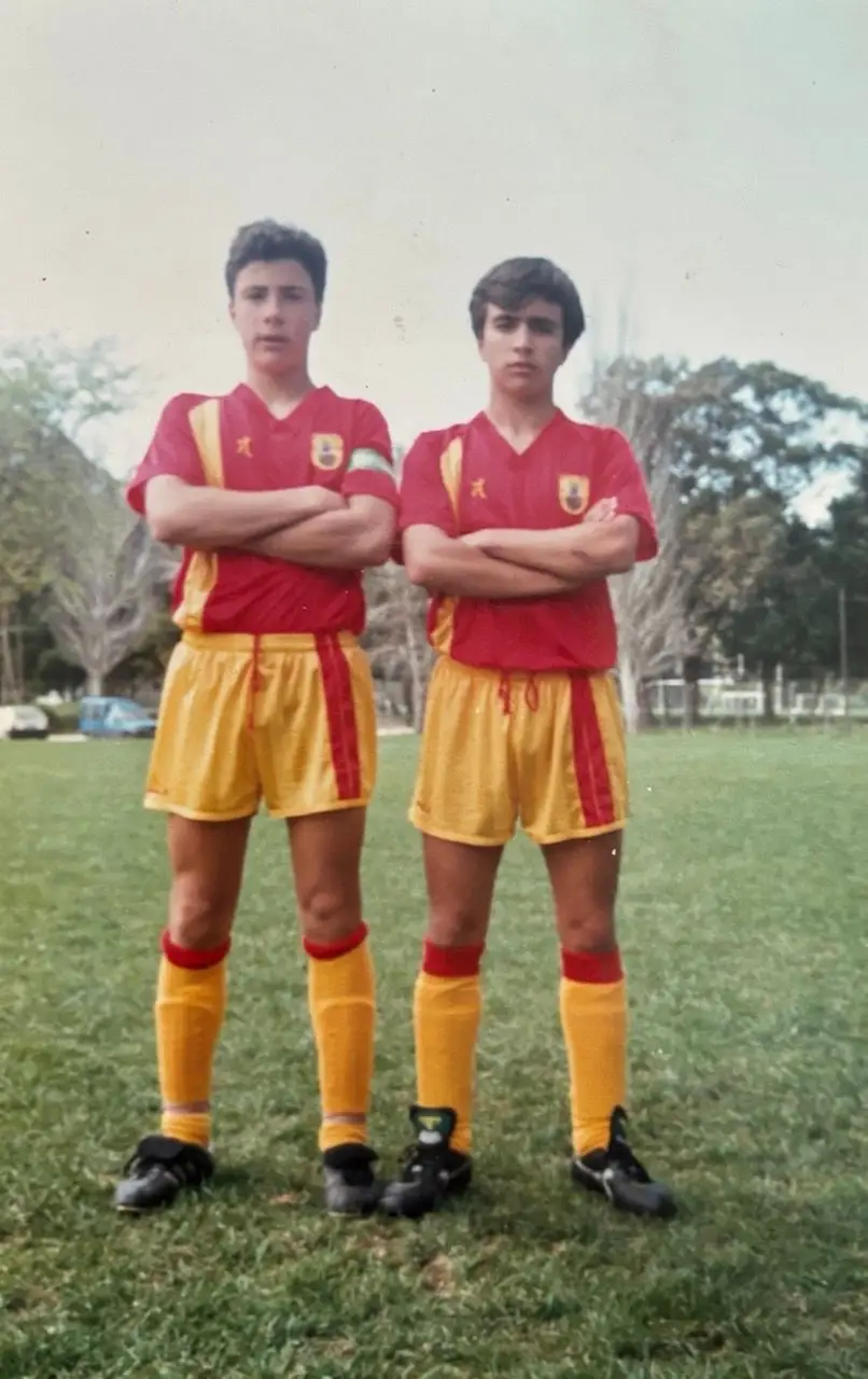 Carlos (à direita) com o amigo Pedro Saraiva, no Torneio Lopes da Silva