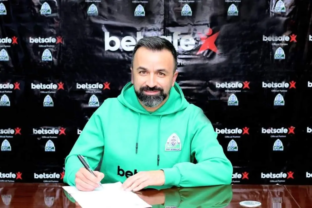 Na época 2020/21, Carlos assinou pelo Gor Mahia, do Quénia
