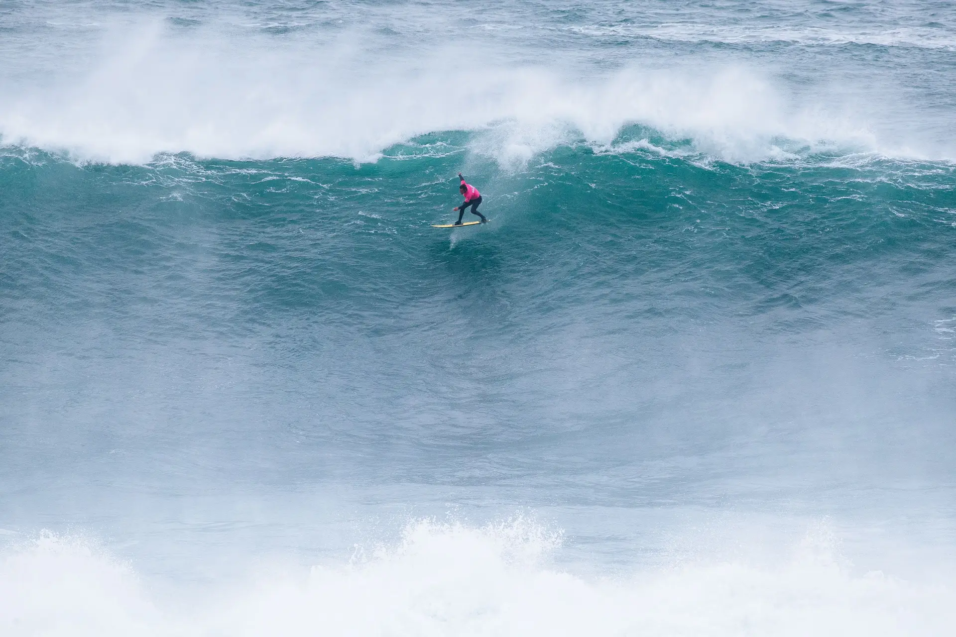 Nos monstros da Nazaré, um português saiu na frente: a equipa de Nicolau Von Rupp foi a melhor na primeira sessão nas ondas gigantes