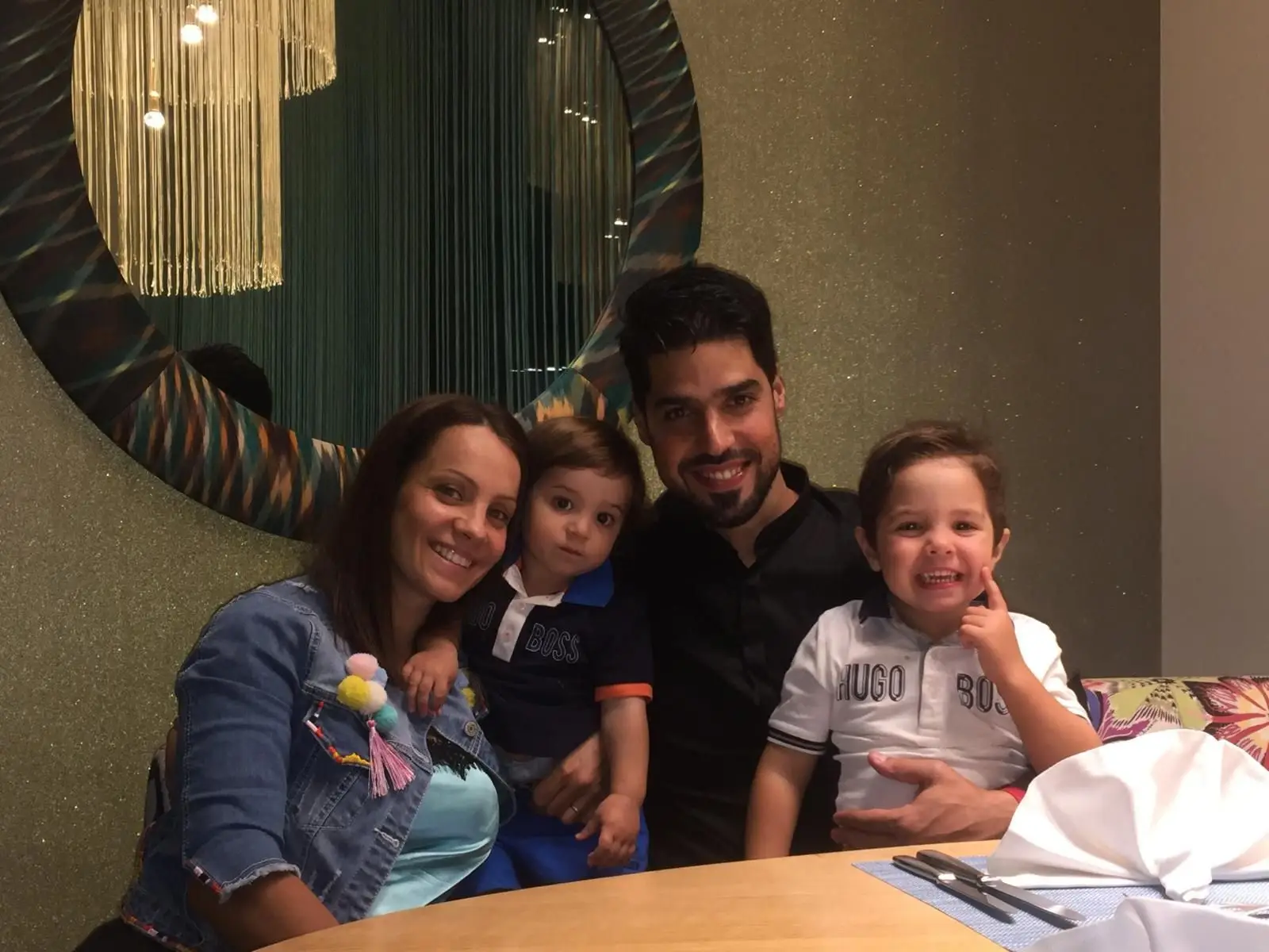 O treinador com a mulher e os filhos de ambos