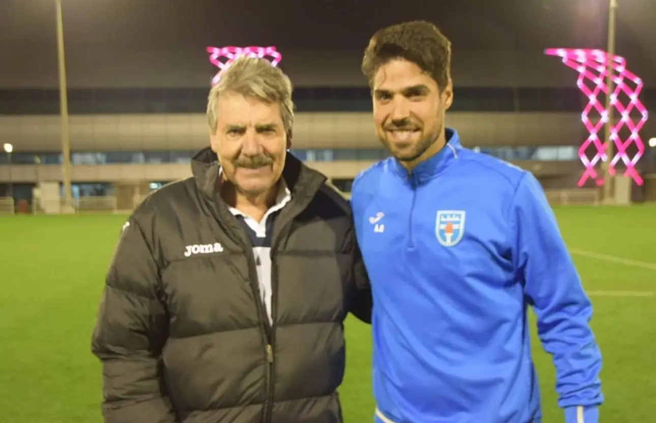Na época 2017/18, Toni aceitou o convite para treinar o Kazma SC do Kuwait e o filho foi novamente seu adjunto