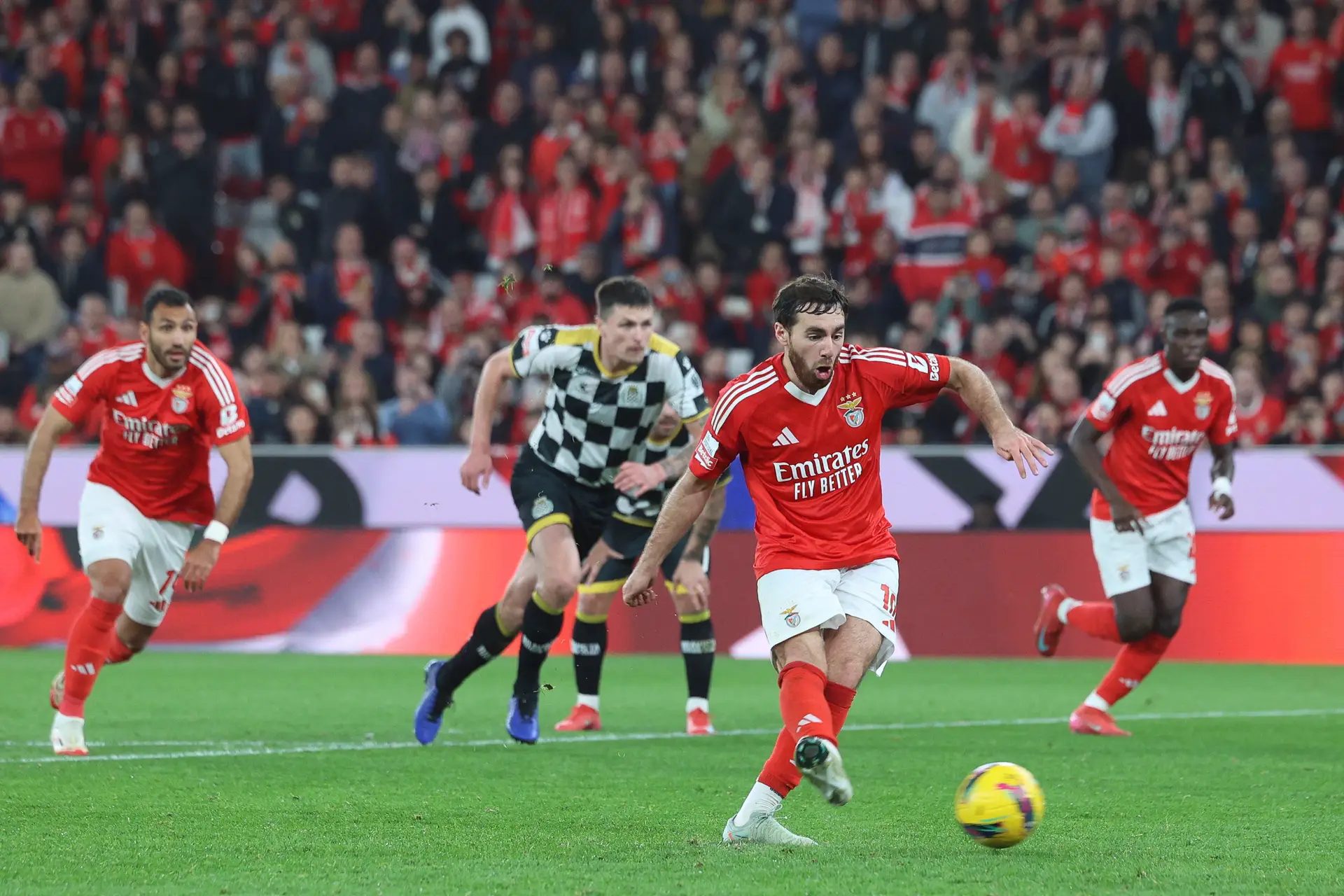 O Benfica ganhou a uma experiência de videojogo em xadrez