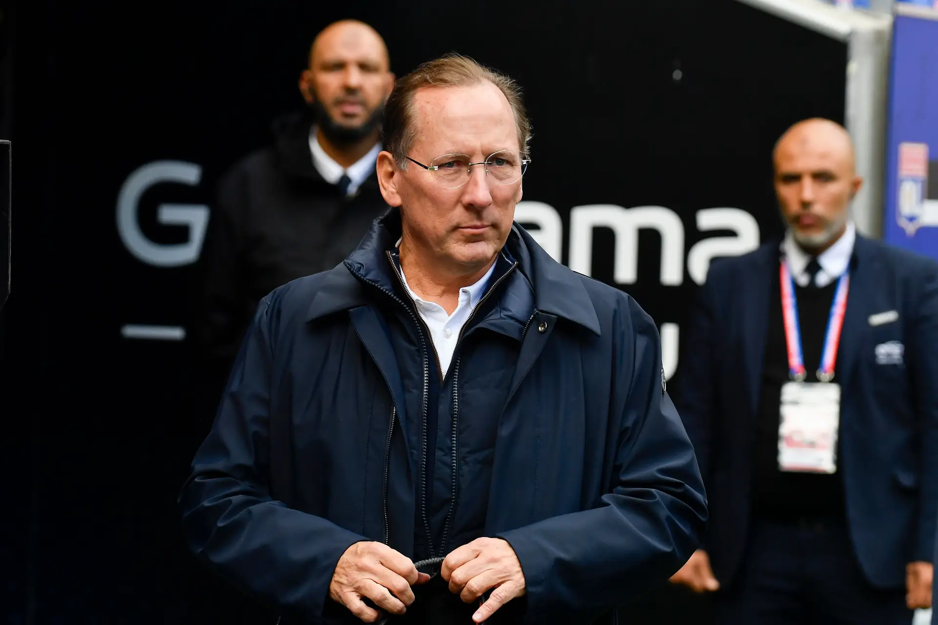 “Cala a boca, és um cowboy”: numa reunião acesa, Al-Khelaifi criticou John Textor e este ameaçou levar as contas do PSG à Comissão Europeia