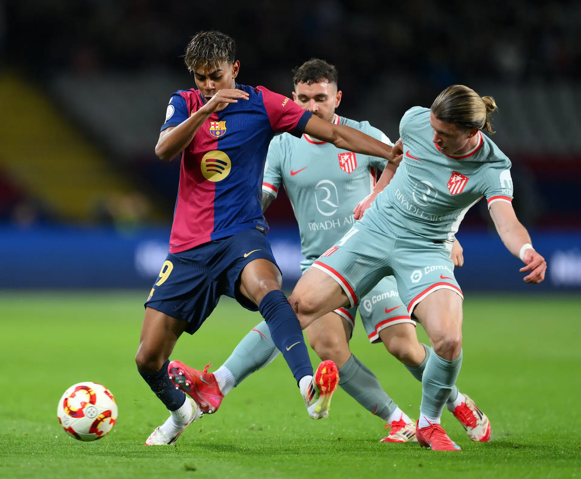 Taça do Rei: num jogo frenético e com oito golos, nem Barcelona nem Atlético reclamaram vitória
