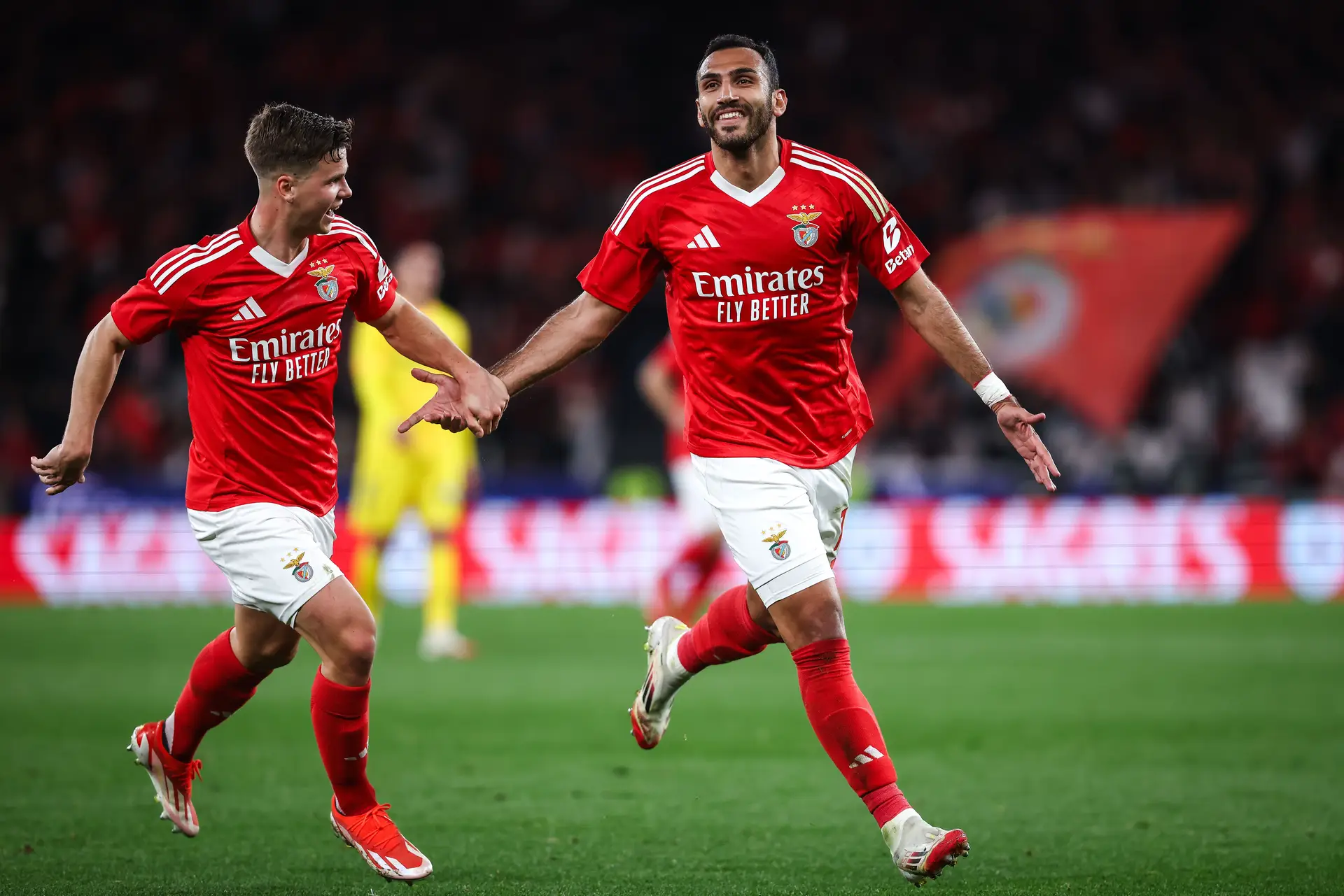 Não há desperdício que tire a felicidade ao Benfica de fevereiro