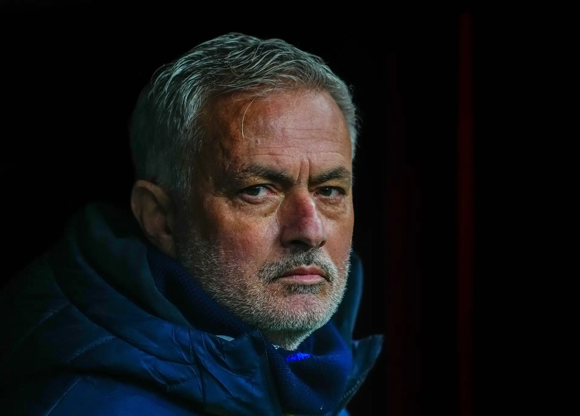 “Como é que o meu pai pode ser racista?”: acusado pelo Galatasaray, José Mourinho é defendido por Drogba e Essien